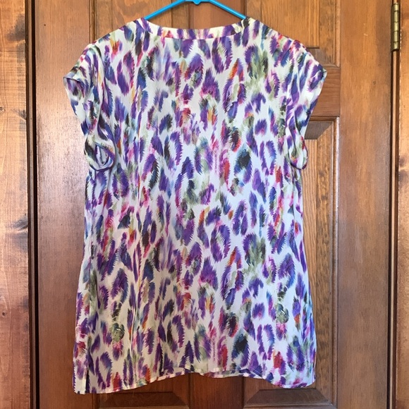 CAbi Plume Feather Print short/cap sleeve Blouse #5027 Size M EUC - Picture 3 of 3